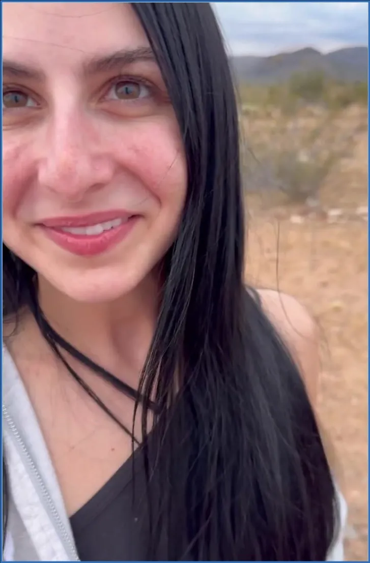 Kaitlyn Katsaros måste stanna vid vägkanten för att bajsa - fetischvideo