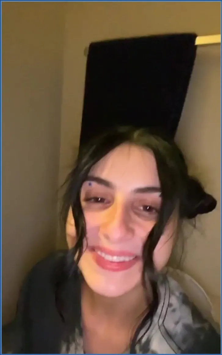 Kaitlyn Katsaros kissar tom mitt i natten - fetischvideo