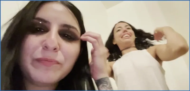 Kaitlyn Katsaros på toaletten med rejält bajs - fetischvideo