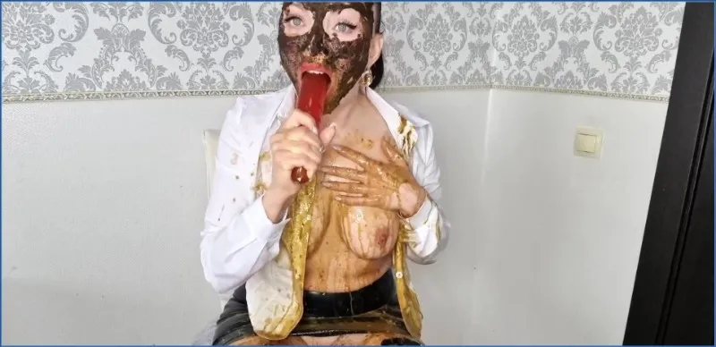 Scatlina som smutsig sekreterare med skitig lunchrast - fetischvideo