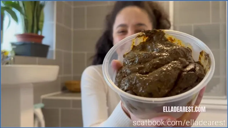 Ella Dearest serverar sitt rejäla bajs efter söndagsmiddagen - fetischvideo