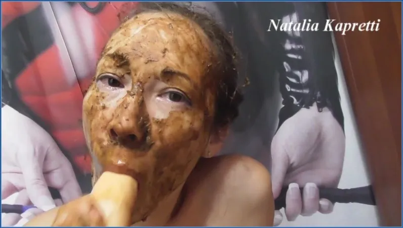 Natalia Kapretti bajsar i trosorna, käkar skit och onanerar - fetischvideo