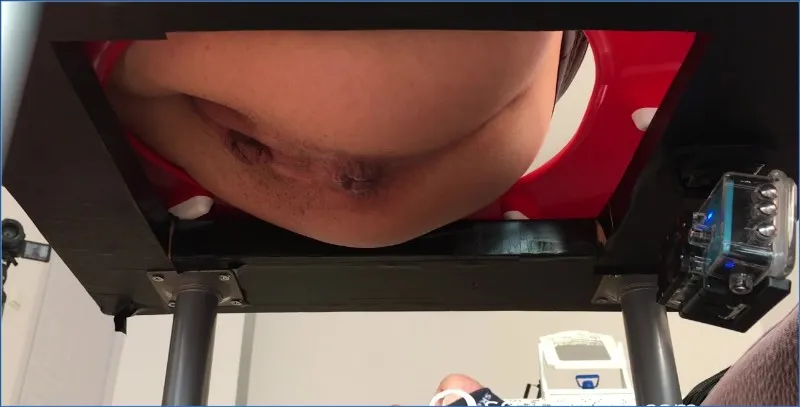 Mistress Anna släpper morgondiarré på nära håll - fetischvideo