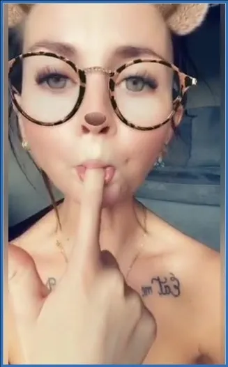 LilbuttLex pressar ut pluggen ur sin vidgade röv - fetischvideo