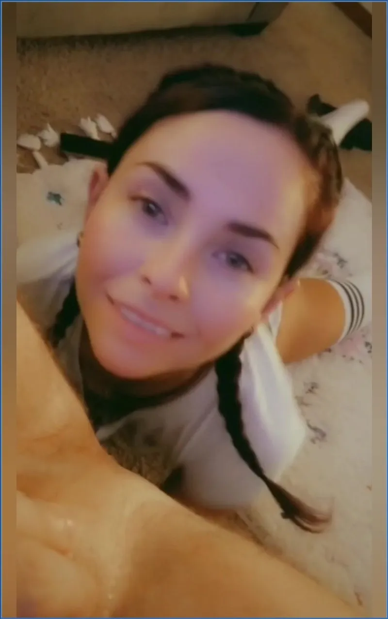 LilbuttLex slickar sin Masters röv ren, helt underdånig - fetischvideo