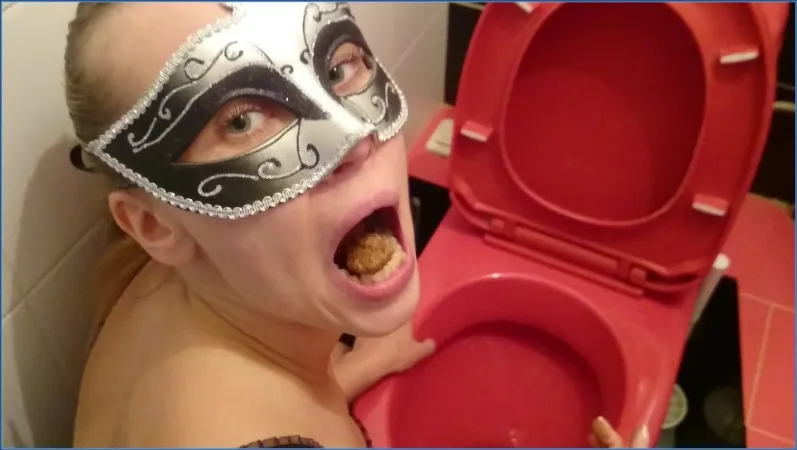 Brown Wife slickar ren en smutsig toalettskål - scatvideo