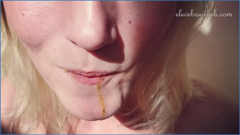 Elecebra matar med bajs och kiss i bisarr lek - fetischvideo
