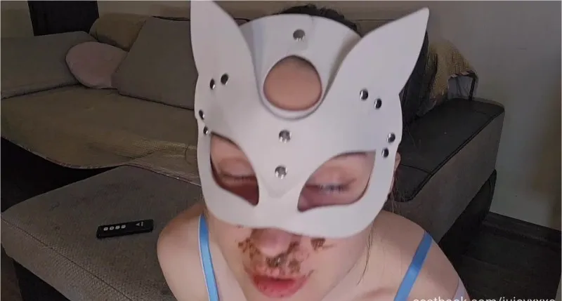 Juicy XXXO smutsar ner sig helt med bajs och anal - fetischvideo