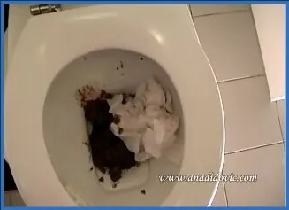 Ana Didovic bajsar i rosa klänning - fetischvideo