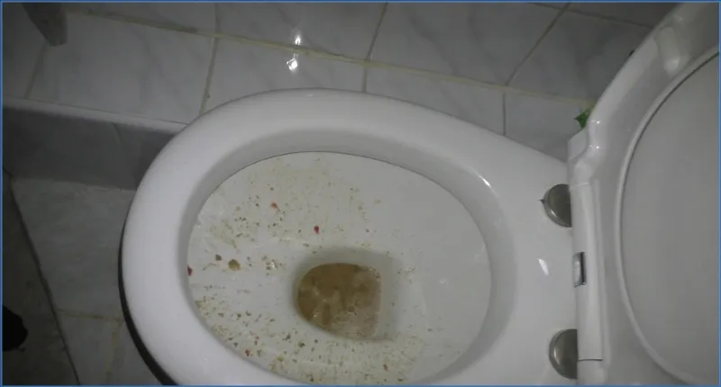 HotDirtyIvone spyr liter efter liter i skålen - fetischvideo