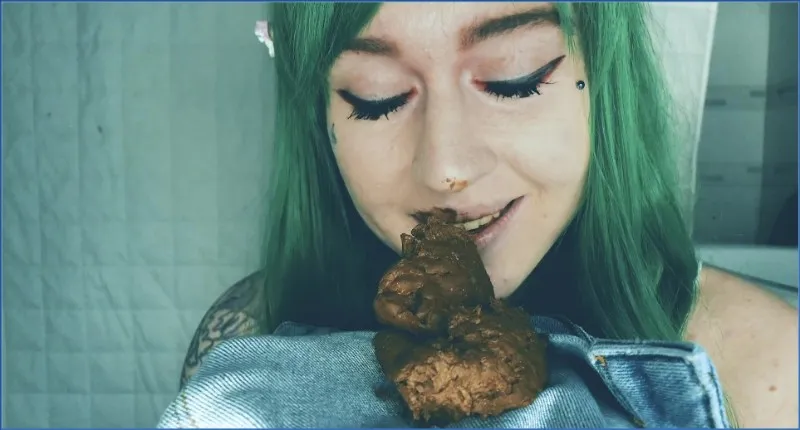 SweetBettyParlour fyller trosorna med bajs - fetischvideo