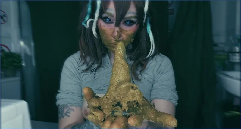 Sweet Betty Parlour leker smutsigt med pluggar och bajs - fetischvideo