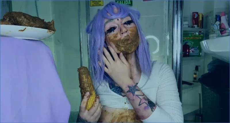 Sweet Betty Parlour visar upp skit med majskorn i solo - fetischvideo