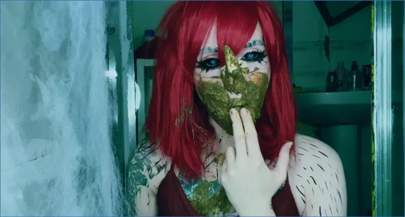 Sweet Betty Parlour klär ut sig till noshörning och kladdar med skit - scatvideo