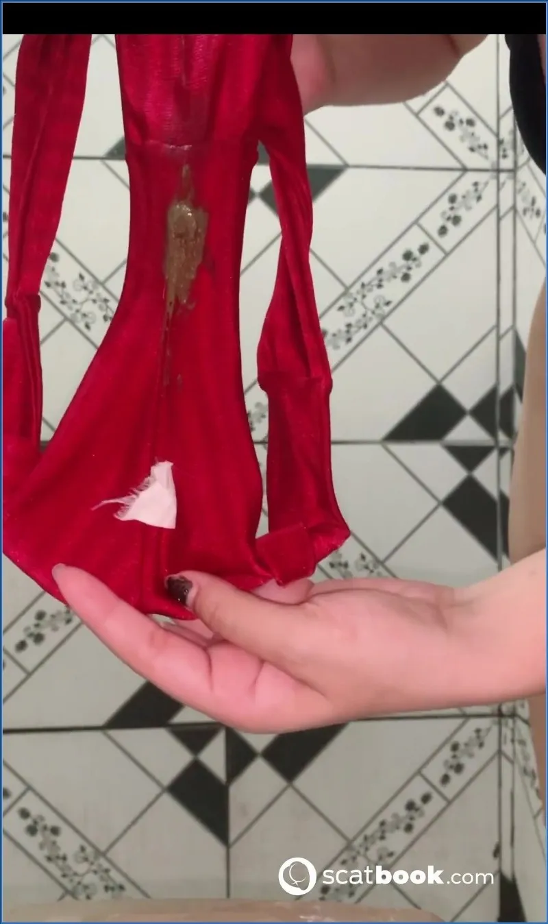 Casal Fist smetar ner trosorna med skit under leken - fetischvideo
